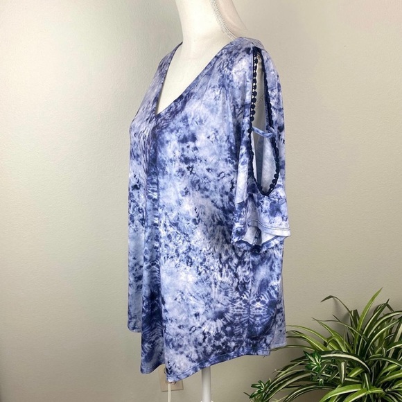 Plus Size 1X Tie Dye Cold Shoulder Blue White V-Neck Absolutely Famous EUC - Picture 4 of 7